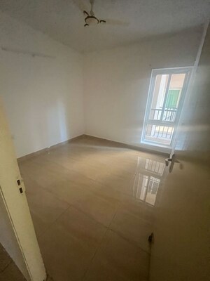 Room in 3 BHK Apartment at Gaur 14th Avenue High Street, Panchsheel Green – for Sale