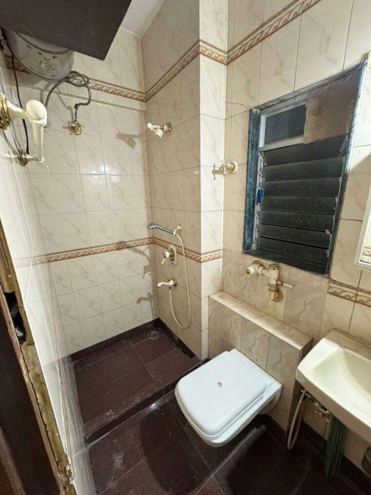 Bathroom, devansh-villa 2 Bedroom 800 Sq.Ft. Apartment In Bandra West Mumbai 10028214