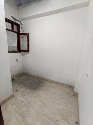 Room in 1 BHK Apartment at Chattarpur – for Rent