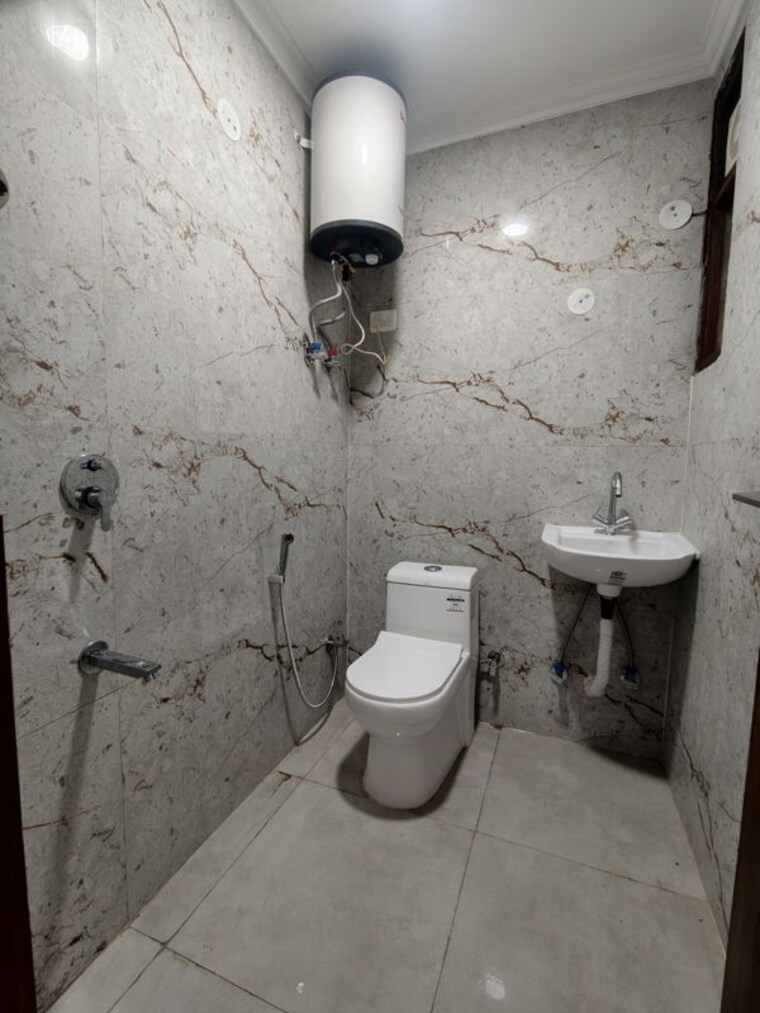 Bathroom, chattarpur 1 Bedroom 450 Sq.Ft. Apartment In Chattarpur Delhi 10028236