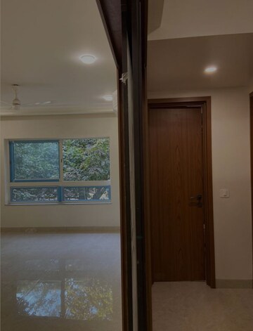 Room in 3 BHK Builder Floor at Safdarjung Enclave – for Rent