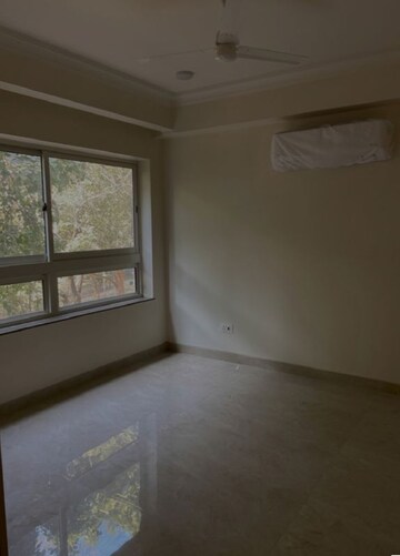 Room in 3 BHK Builder Floor at Safdarjung Enclave – for Rent