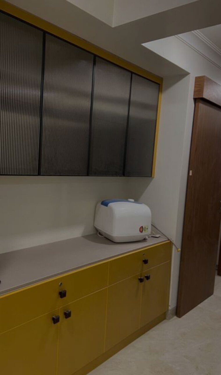 Bathroom, safdarjung enclave 3 Bedroom 500 Sq.Yd. Builder Floor In Safdarjung Enclave Delhi 10028263