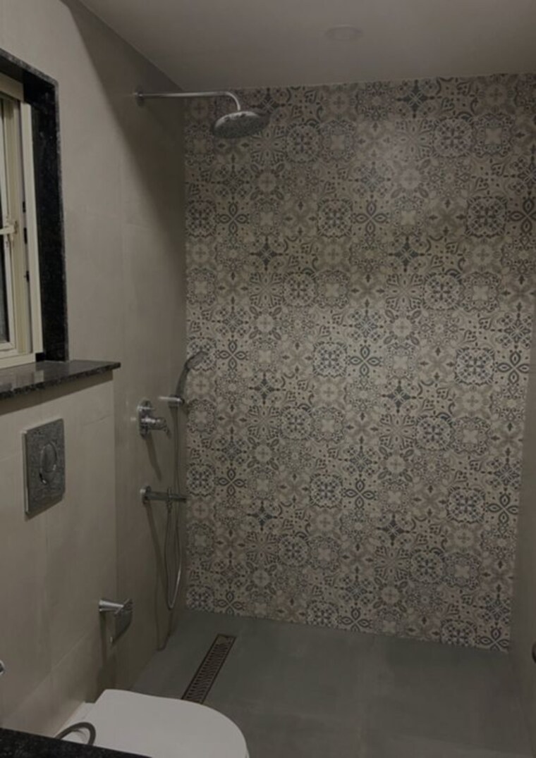 Bathroom, safdarjung enclave 3 Bedroom 500 Sq.Yd. Builder Floor In Safdarjung Enclave Delhi 10028263