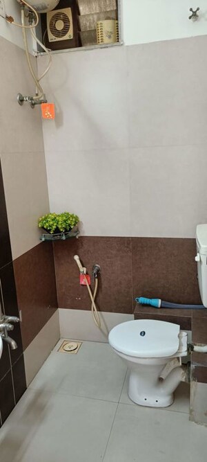 Furnished Amenities in 3 BHK Apartment at Thaltej – for Rent