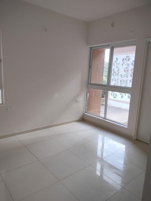 Room in 3 BHK Apartment at Godrej Green Vistas, Mahalunge – for Rent