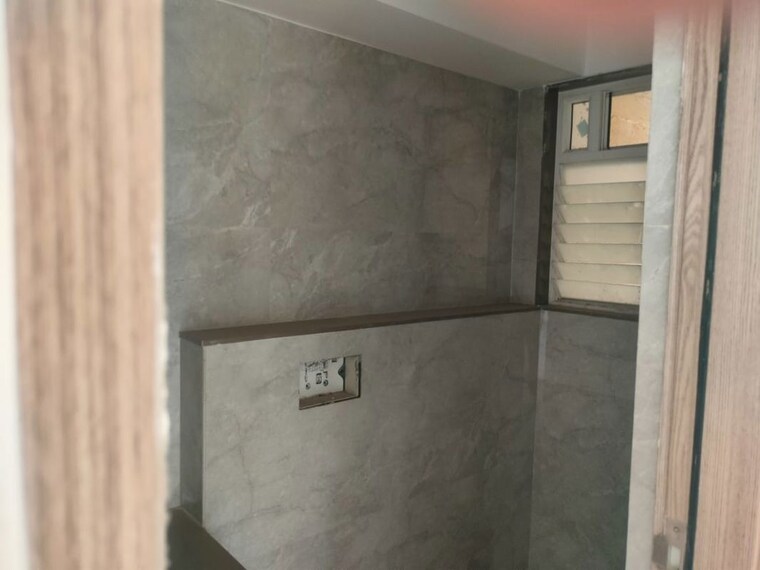 Bathroom, navpada 1 Bedroom 500 Sq.Ft. Apartment In Navpada Mumbai 10025264