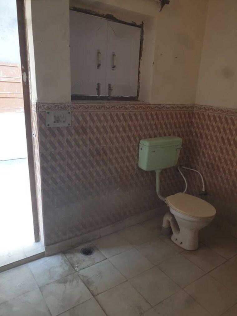 Bathroom, sector 16 2 Bedroom 1250 Sq.Ft. Independent House In Sector 16 Faridabad 10028364