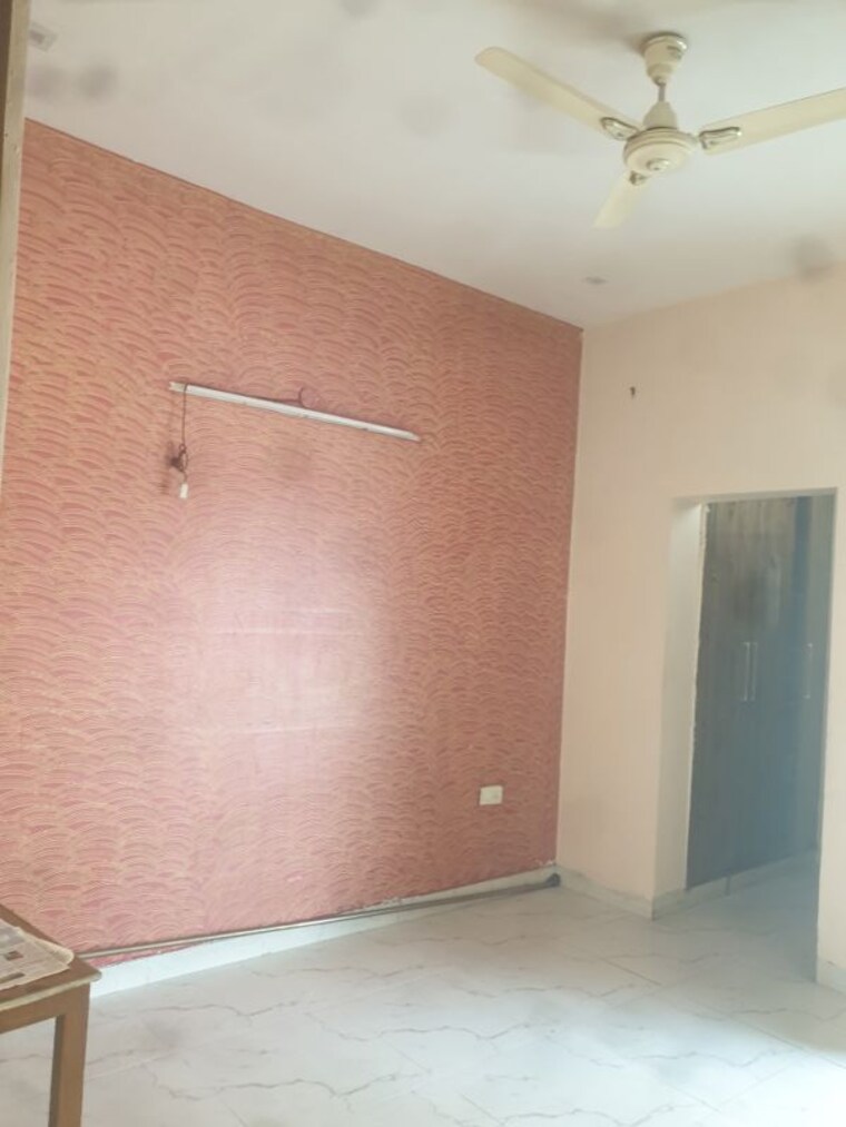 Room, sector 16 2 Bedroom 1250 Sq.Ft. Independent House In Sector 16 Faridabad 10028395