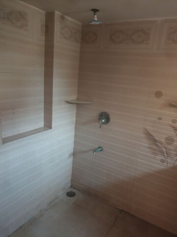 Room in 2 BHK Independent House at Sector 16 – for Rent