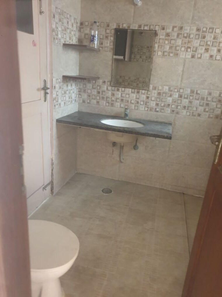 Bathroom, sector 16 2 Bedroom 1250 Sq.Ft. Independent House In Sector 16 Faridabad 10028395