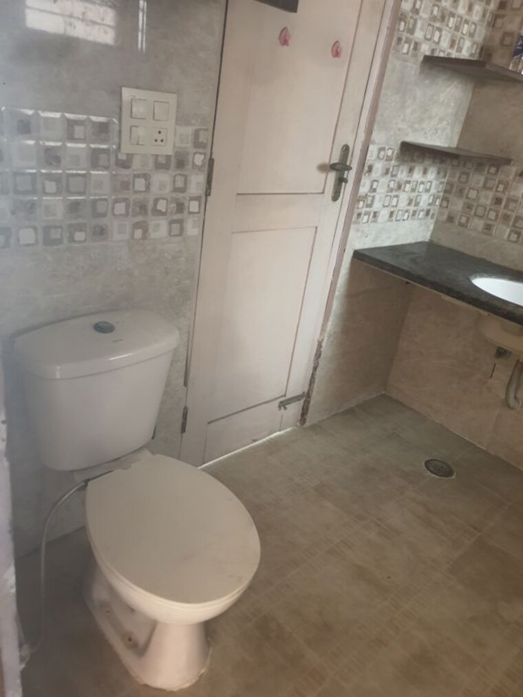 Bathroom, sector 16 2 Bedroom 1250 Sq.Ft. Independent House In Sector 16 Faridabad 10028395