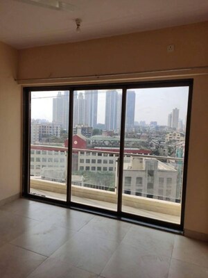 Room in 1 BHK Apartment at Conwood Astoria, Goregaon East – for Rent