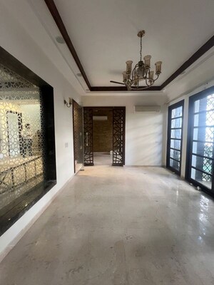 Room in 3 BHK Villa at Vipul Tatvam Villas, Sector 48 – for Rent