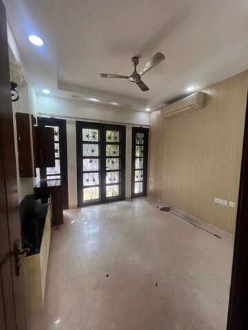 Room in 3 BHK Villa at Vipul Tatvam Villas, Sector 48 – for Rent