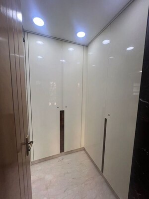 Building Lobby in 3 BHK Villa at Vipul Tatvam Villas, Sector 48 – for Rent