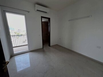 Room in 3 BHK Apartment at Smart World Orchard, Sector 61 – for Rent