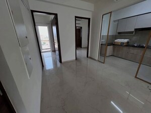 Room in 3 BHK Apartment at Smart World Orchard, Sector 61 – for Rent