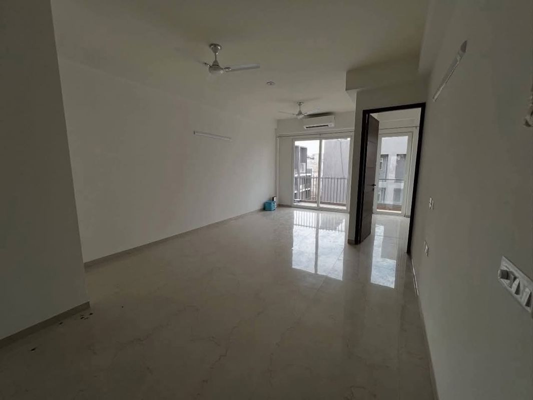 3 BHK + Extra Room Apartment For Rent in Smart World Orchard