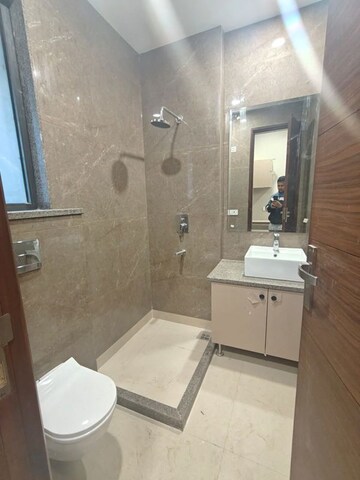 Bathroom in Studio Builder Floor at Sector 40 – for Rent