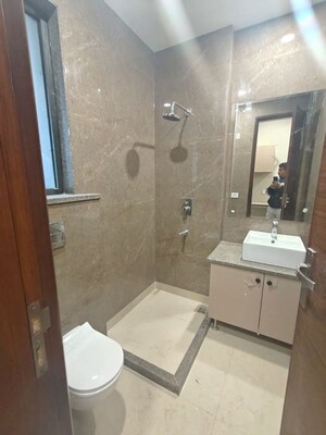 Bathroom in Studio Builder Floor at Sector 31 – for Rent