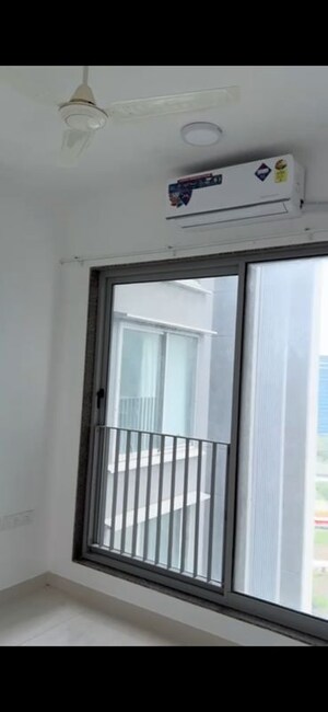 Room in 2 BHK Apartment at Sunteck City Avenue 4, Goregaon West – for Rent