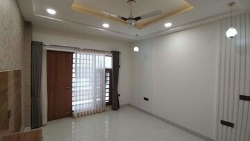 Room in 4 BHK Builder Floor at Sector 85 – for Sale