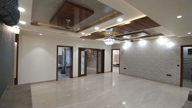 Room, sector 85 4 Bedroom 350 Sq.Yd. Builder Floor In Sector 85 Faridabad 10024018