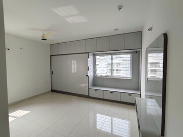 Room in 3 BHK Apartment at Prestige Beverly Hills, Kokapet – for Rent