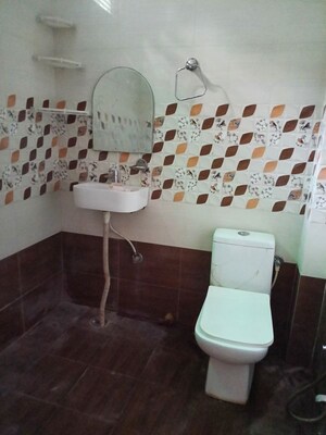 Master Bedroom in 2 BHK Independent House at Gomti Nagar – for Rent