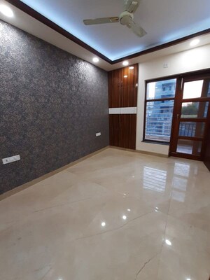 Room in 3 BHK Builder Floor at Amolik Aster Woods, Sector 98 – for Sale
