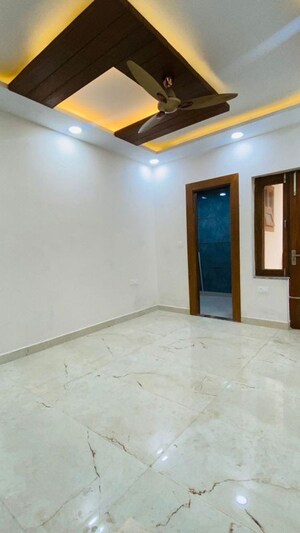 Room in 3 BHK Builder Floor at Amolik Aster Woods, Sector 98 – for Sale