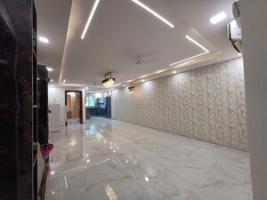 Parking in 3 BHK Builder Floor at Puri Kohinoor, Sector 89 – for Sale