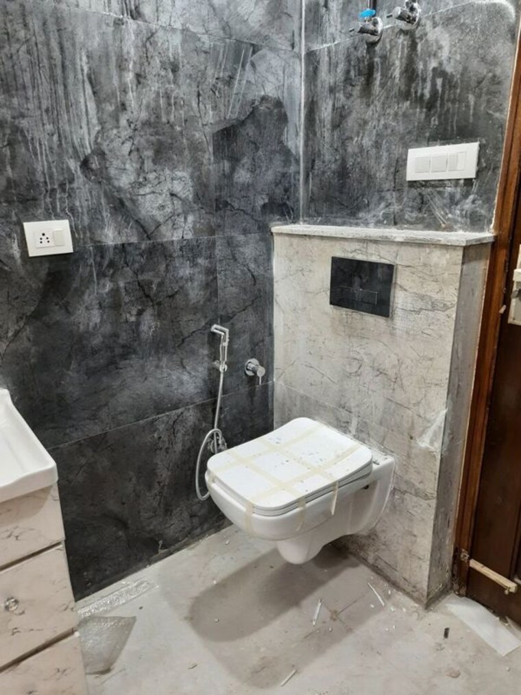 Bathroom, bptp-parkland-pride 3 Bedroom 190 Sq.Yd. Builder Floor In Sector 77 Faridabad 9920433