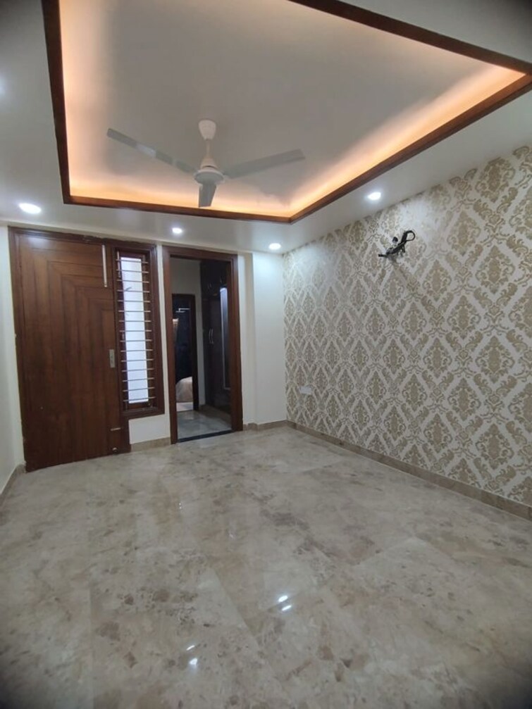 Room, parklands 3 Bedroom 250 Sq.Yd. Builder Floor In Sector 85 Faridabad 9916748
