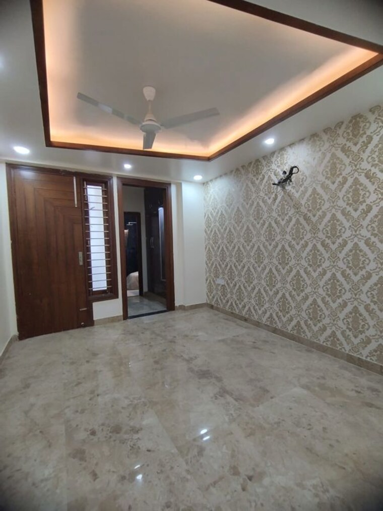 Room, parklands 3 Bedroom 250 Sq.Yd. Builder Floor In Sector 85 Faridabad 9916748