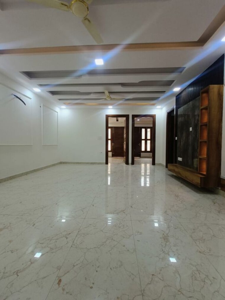  Parking, parklands 3 Bedroom 250 Sq.Yd. Builder Floor In Sector 85 Faridabad 9916360