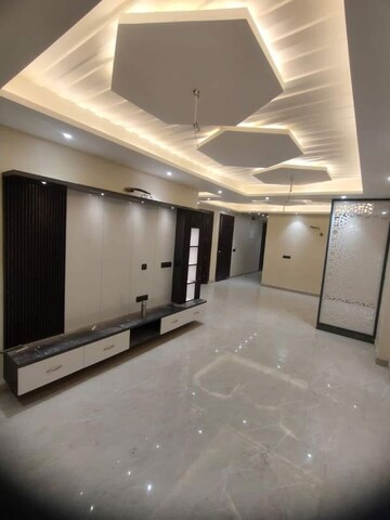Kitchen in 3 BHK Builder Floor at BPTP District 3, Sector 85 – for Sale