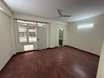 Room in 3 BHK Apartment at Eldeco Green Meadows, Pi Greater Noida – for Sale