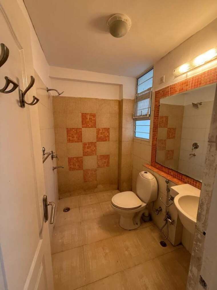 Bathroom, eldeco-green-meadows 3 Bedroom 1660 Sq.Ft. Apartment In Pi Greater Noida Greater Noida 10028579