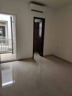 2.5 BHK + Servant Room Apartment For Sale in Smart World Orchard