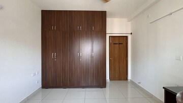 Room in 3 BHK Apartment at Prestige Finsbury Park Regent, Bagaluru – for Rent