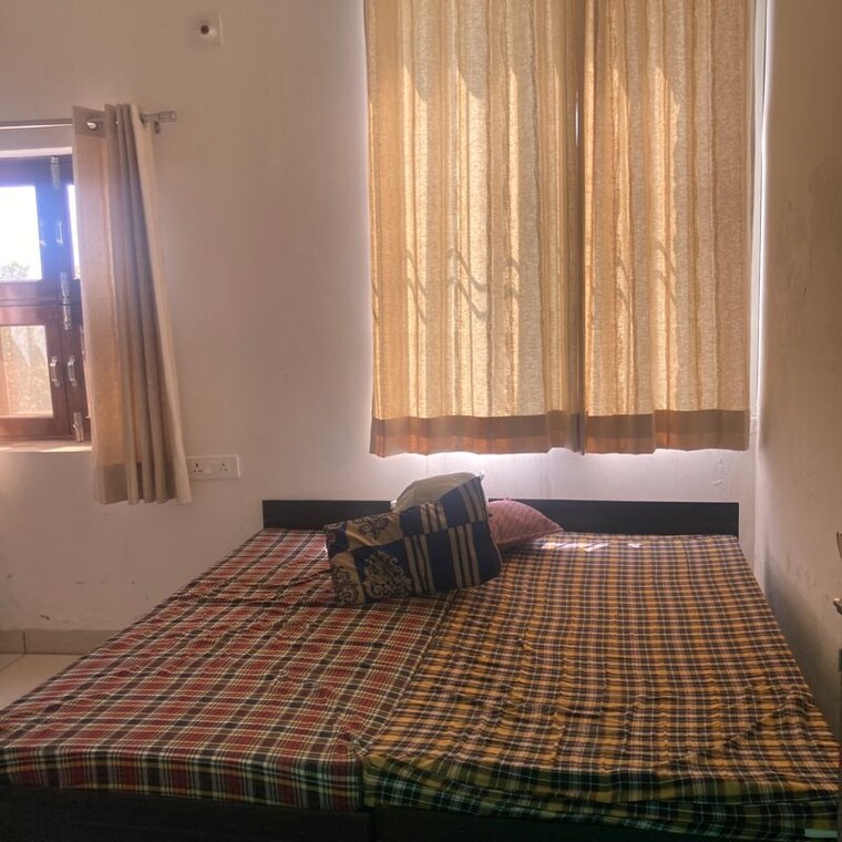 Bedroom, sector 131 Pg For Boys & Girls In Sector 131 10028598