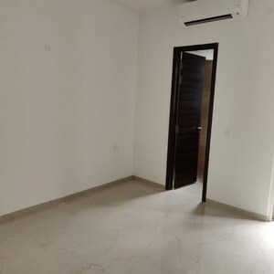Room in 3 BHK Apartment at Smart World Orchard, Sector 61 – for Sale