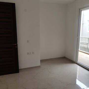 Room in 3 BHK Apartment at Smart World Orchard, Sector 61 – for Sale