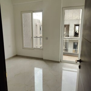 Room in 3 BHK Apartment at Smart World Orchard, Sector 61 – for Sale