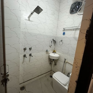 Bathroom in 1 BHK Builder Floor at Sector 45 – for Rent