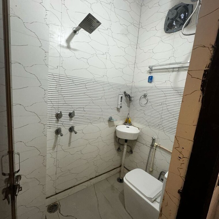 Bathroom, sector 45 1 Bedroom 600 Sq.Ft. Builder Floor In Sector 45 Gurgaon 10028635