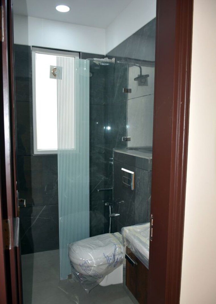 Bathroom, green park extension Commercial Office Space 1550 Sq.Ft. In Green Park Extension Delhi 10028666