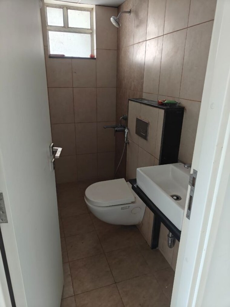 Bathroom, godrej-hillside 3 Bedroom 986 Sq.Ft. Apartment In Mahalunge Pune 10028625